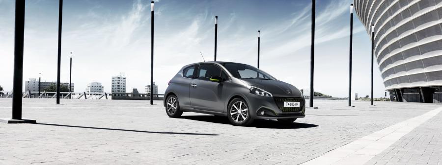  Peugeot 208 Ice Silver 2015 года  (фото 7 из 18)